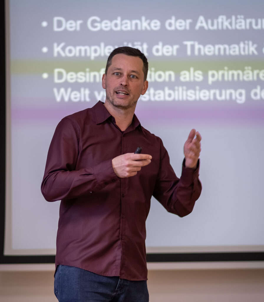 Radikalisierung und Falschinformation – Stefan Auer & das Stadtpolizeikommando Graz im Gespräch